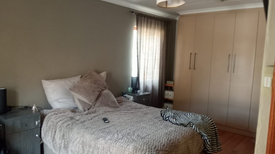 4 Bedroom Property for Sale in Pellissier Free State